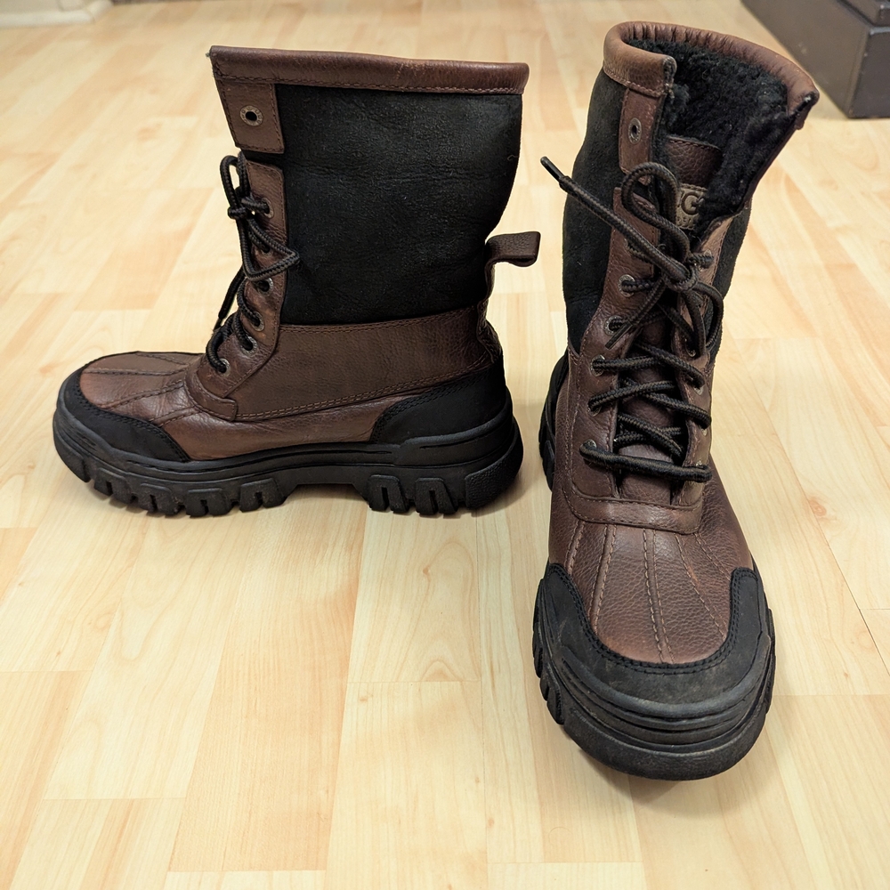 UGG Women's Brown and Black Leather Waterproof Boots Size 8 Comfortable Leather